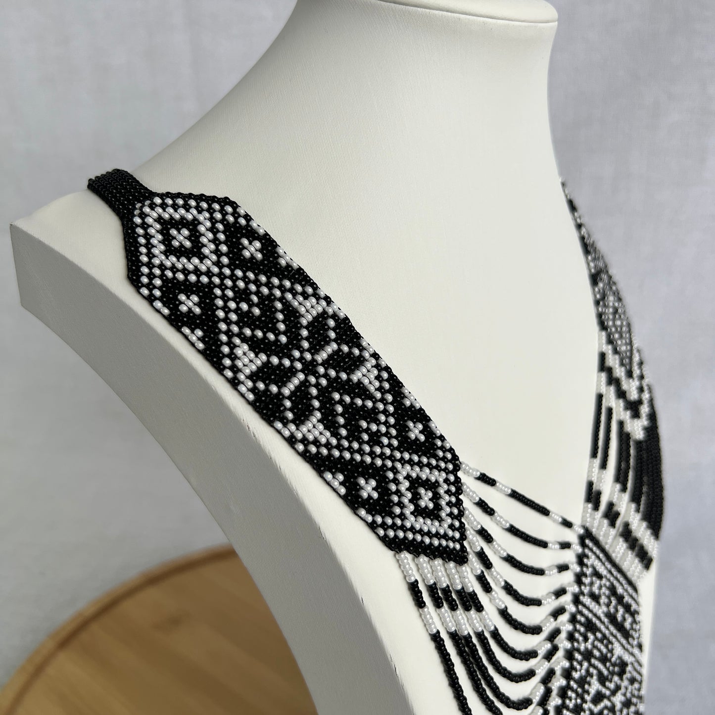 Wide Gerdan Necklace “White & Black”