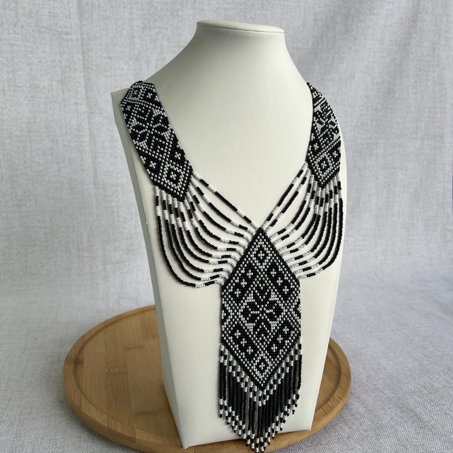 Wide Gerdan Necklace “White & Black”