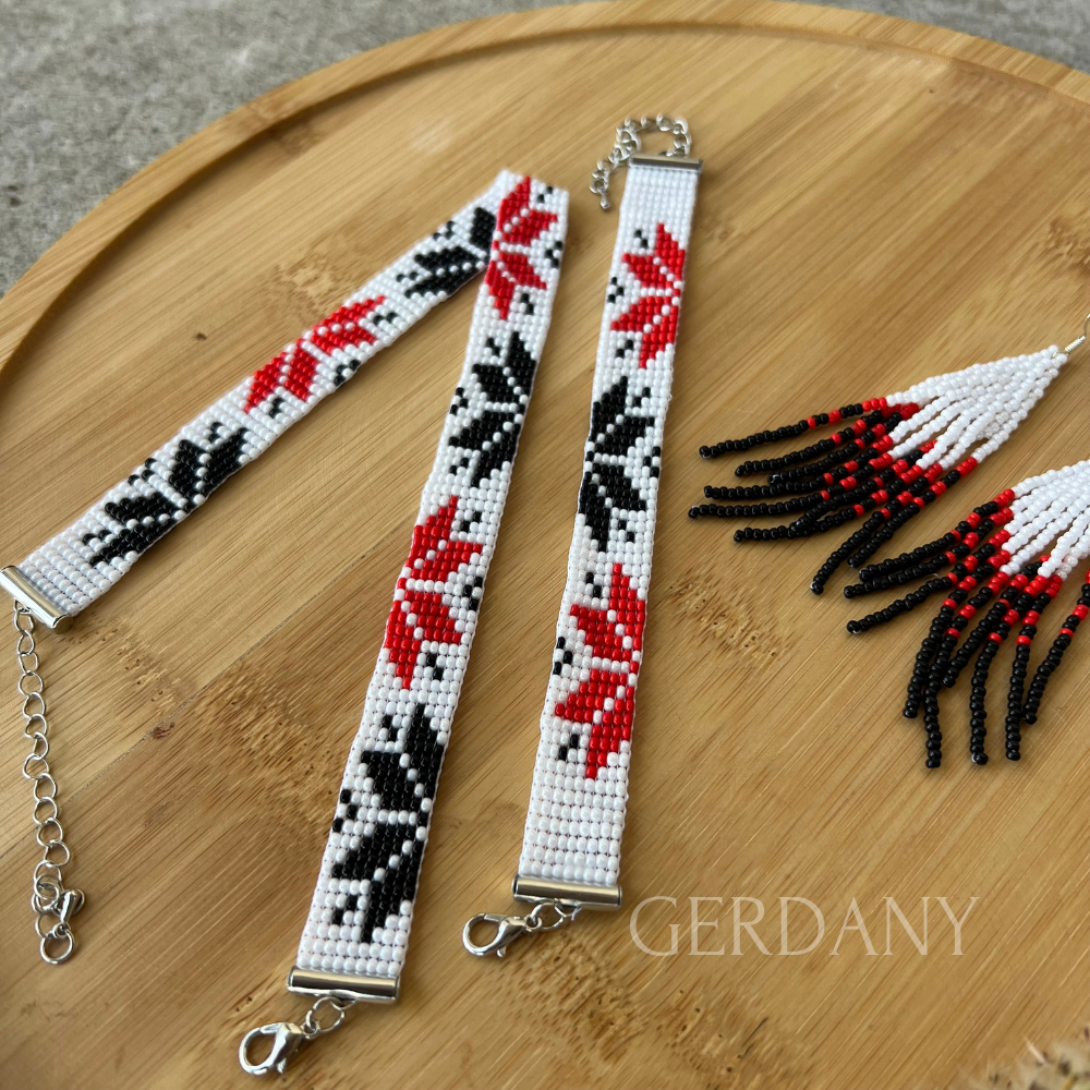 Набір прикрас із бісеру