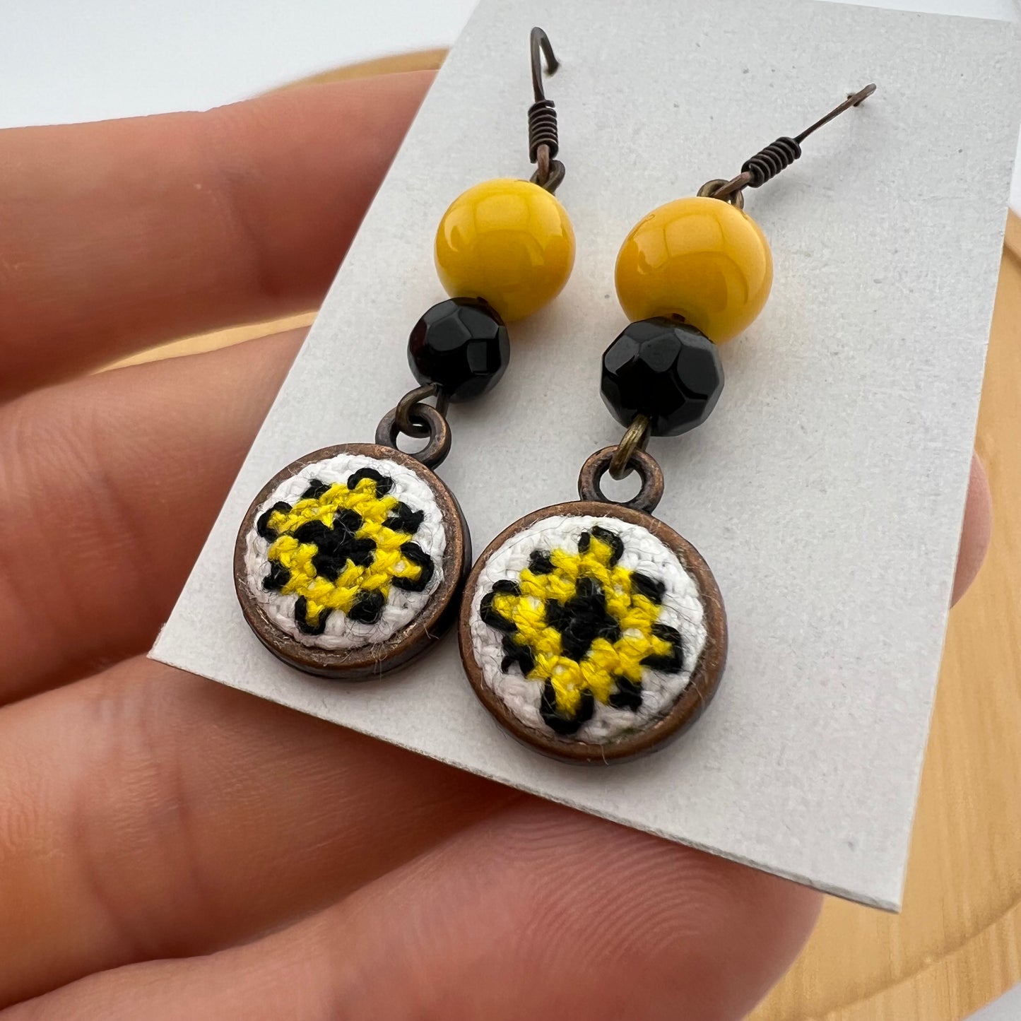 Вишиті сережки