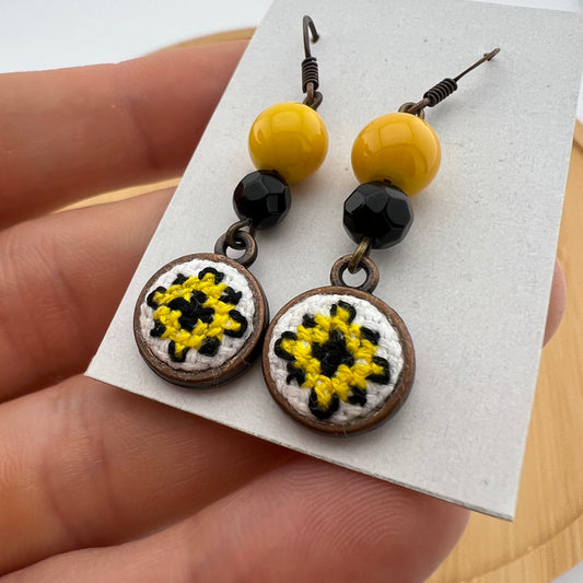 Вишиті сережки