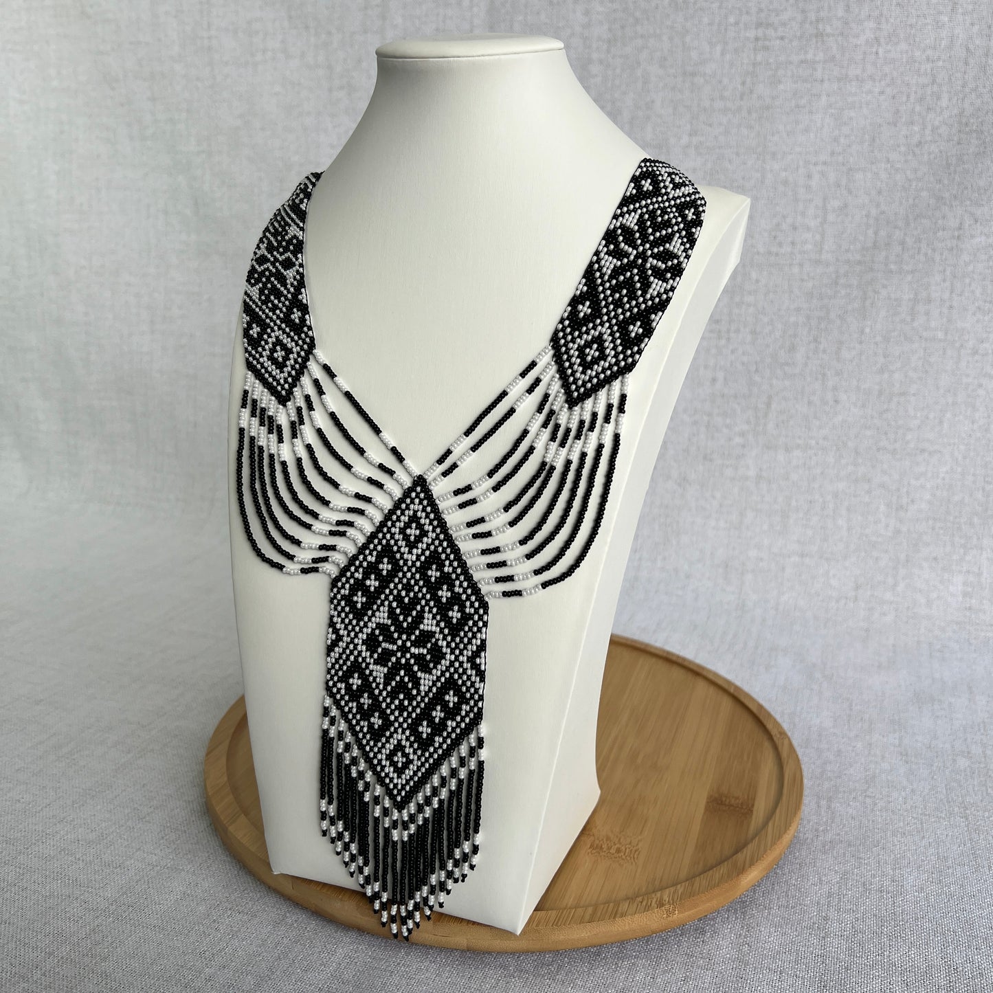 Wide Gerdan Necklace “White & Black”