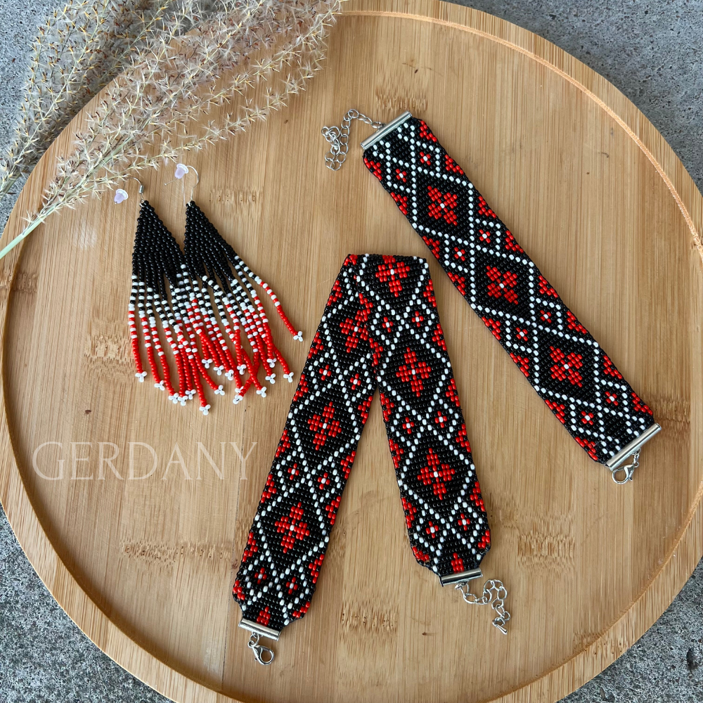 Набір прикрас із бісеру