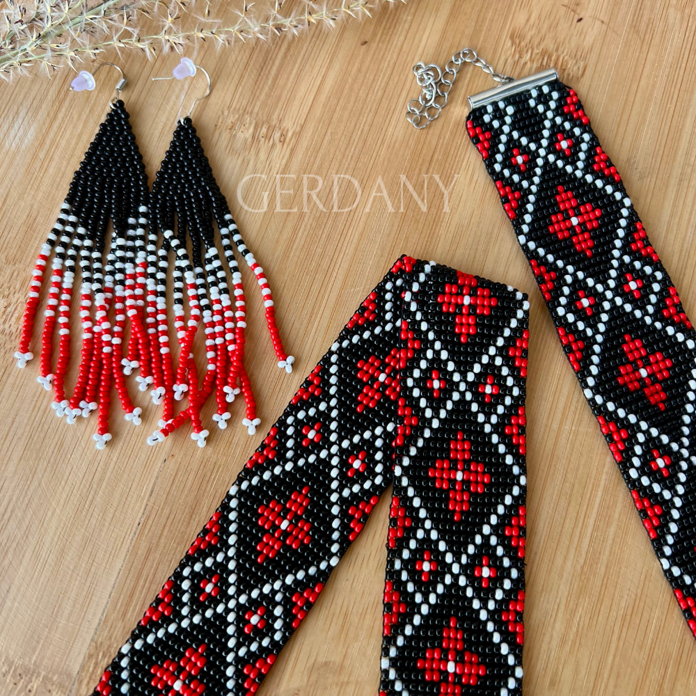 Набір прикрас із бісеру