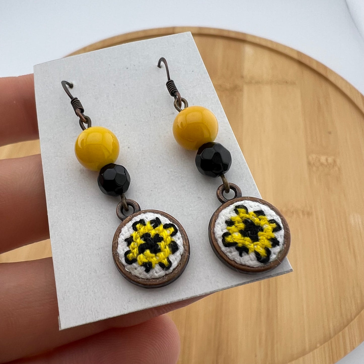 Вишиті сережки