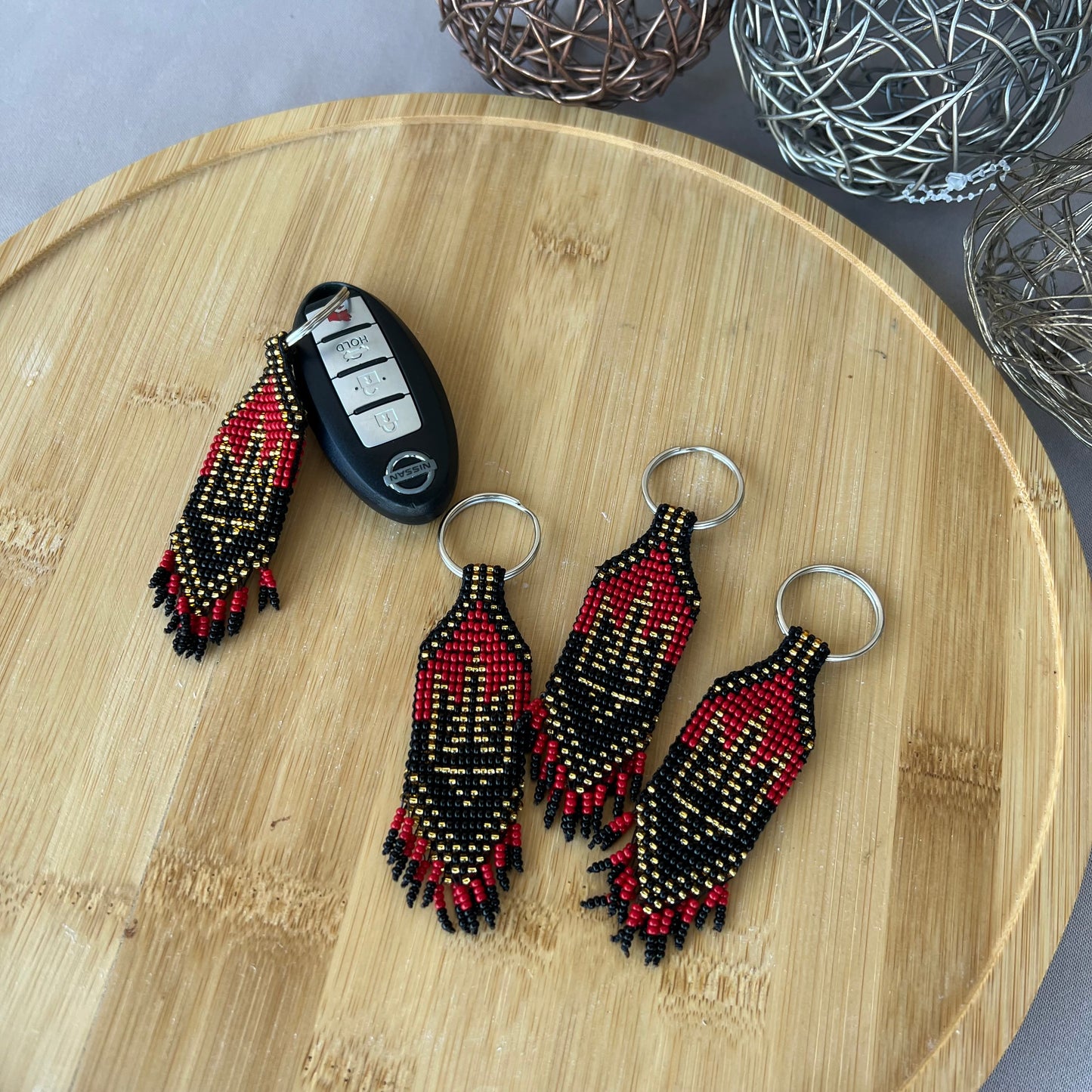 Брелок для Ключів з Бісеру Червоно Чорний