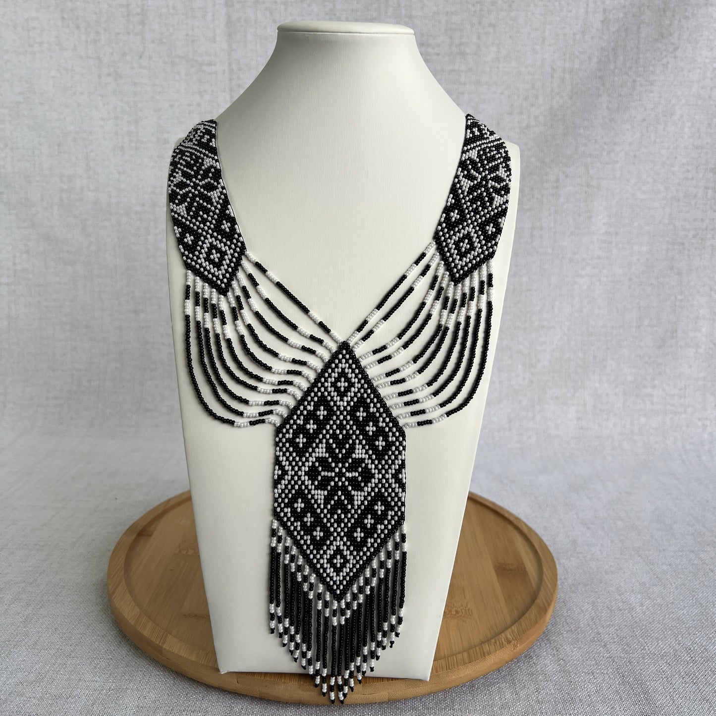 Wide Gerdan Necklace “White & Black”