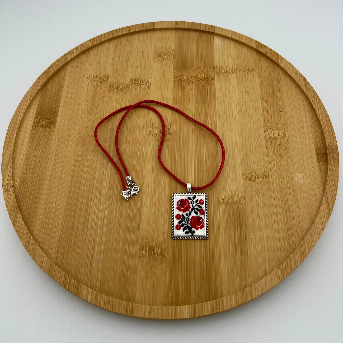 Вишитий кулон на шию