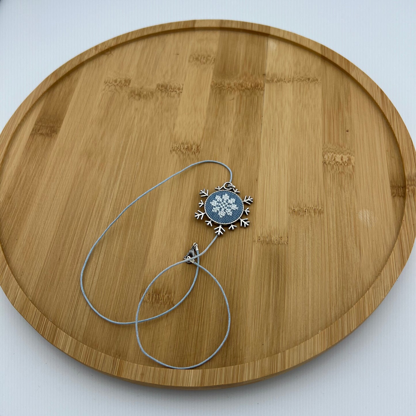 Кулон у формі сніжинки