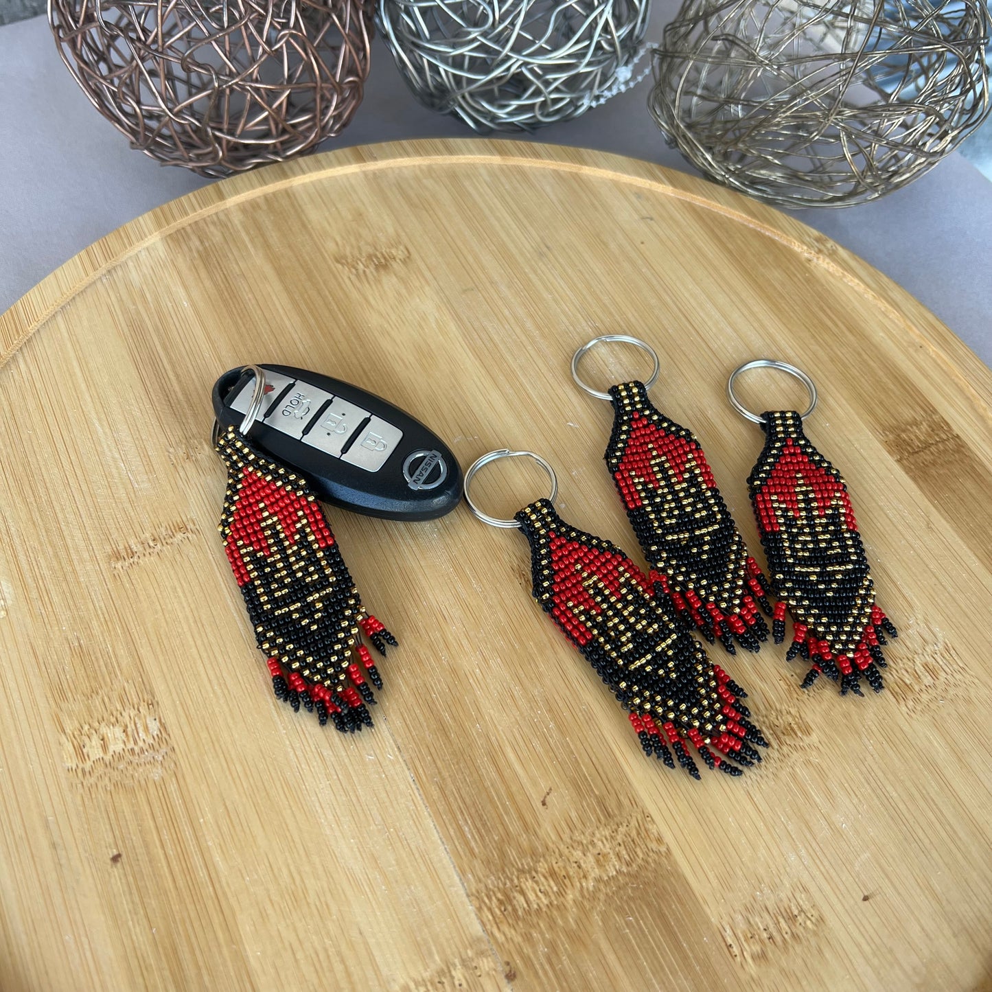 Брелок для Ключів з Бісеру Червоно Чорний