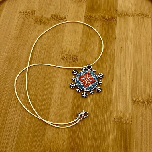 Вишитий кулон на шию