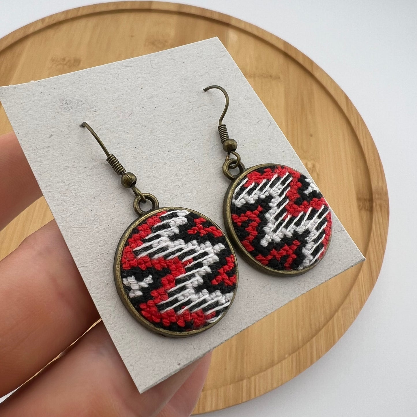 Вишиті сережки